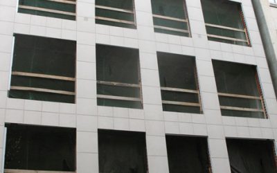 colocación de fachada ventilada